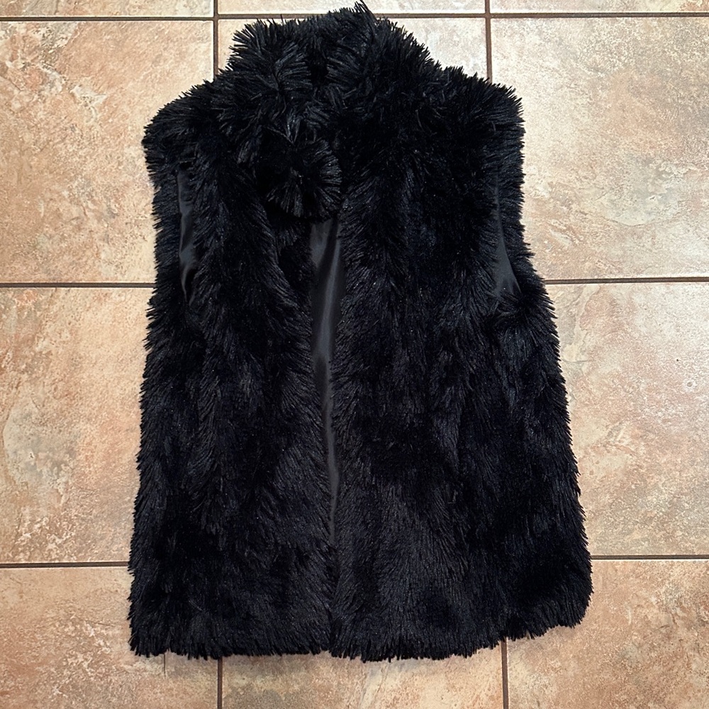 Cejon Elegant Black Faux Fur Vest